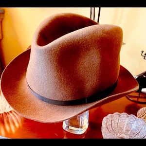 Worth & Worth 
Men's Domo Beaver Felt Fedora Hat